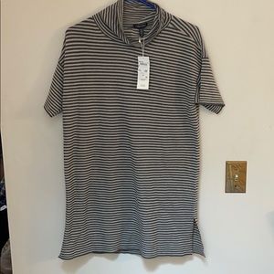 Eileen Fisher tunic style top.